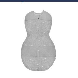 Happiest Baby Sweetpea Swaddle - graphite stars size M
